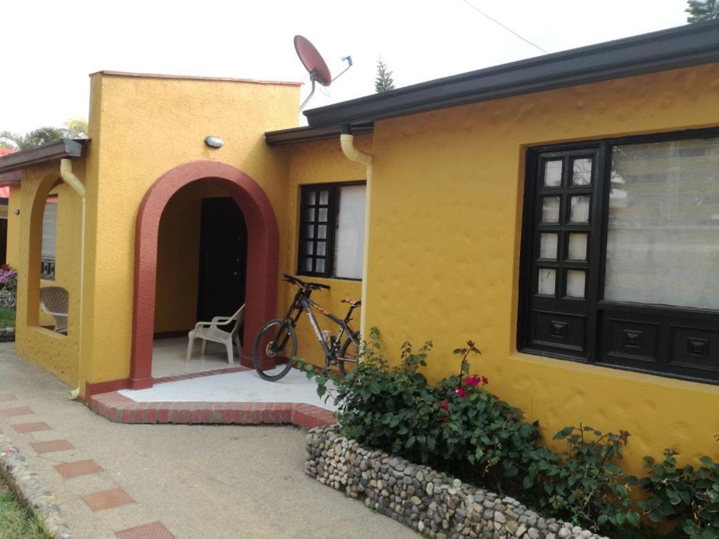 Finca Villa Alegria Chinauta Exterior photo